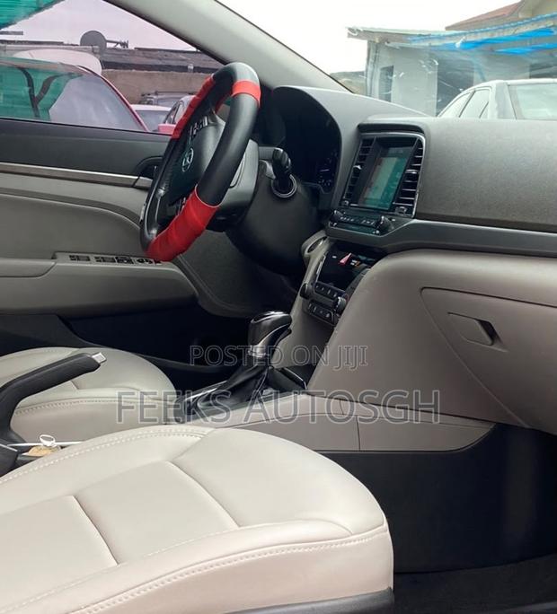 Hyundai Elantra Limited Sedan FWD (2.0L 4cyl 6A) 2017 Red