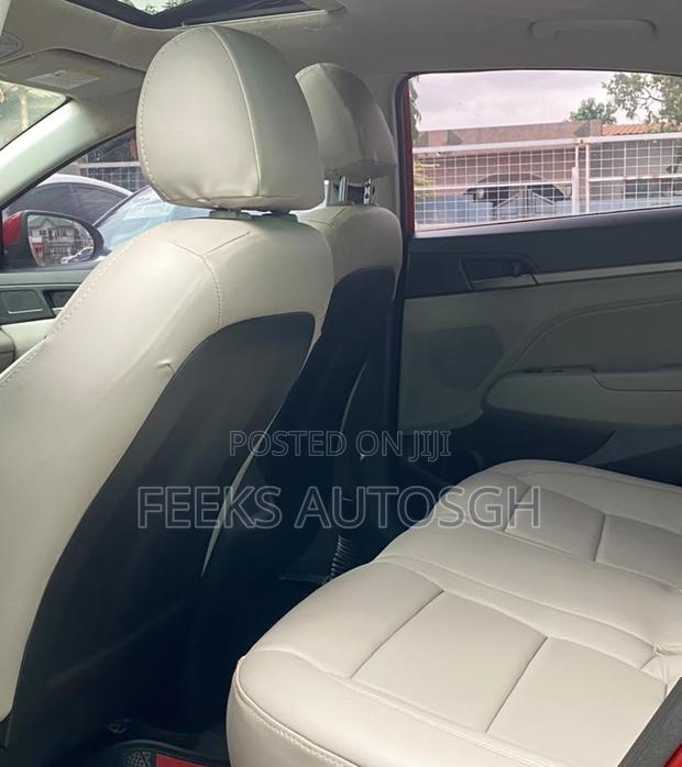 Hyundai Elantra Limited Sedan FWD (2.0L 4cyl 6A) 2017 Red