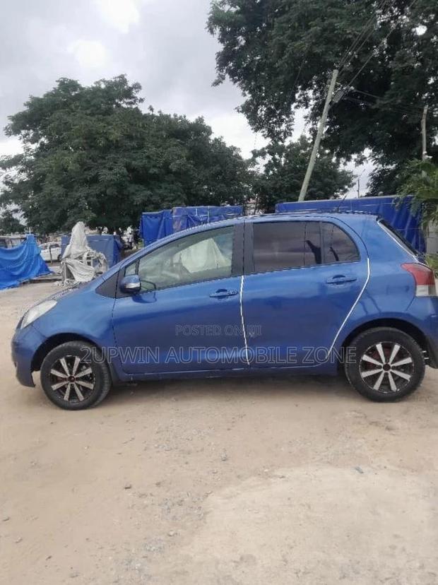 Toyota Vitz 2010 Blue