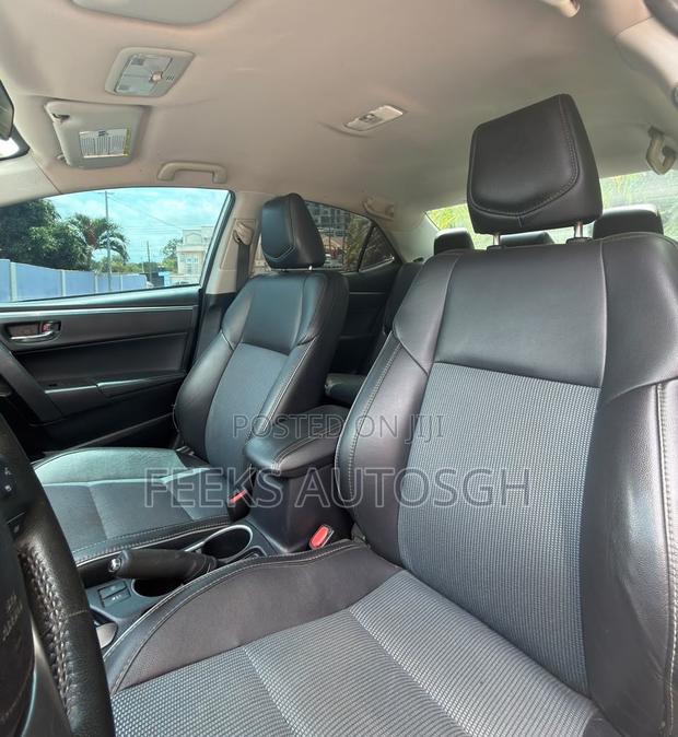 Toyota Corolla S 4dr Sedan (1.8L 4cyl CVT) 2015 Silver