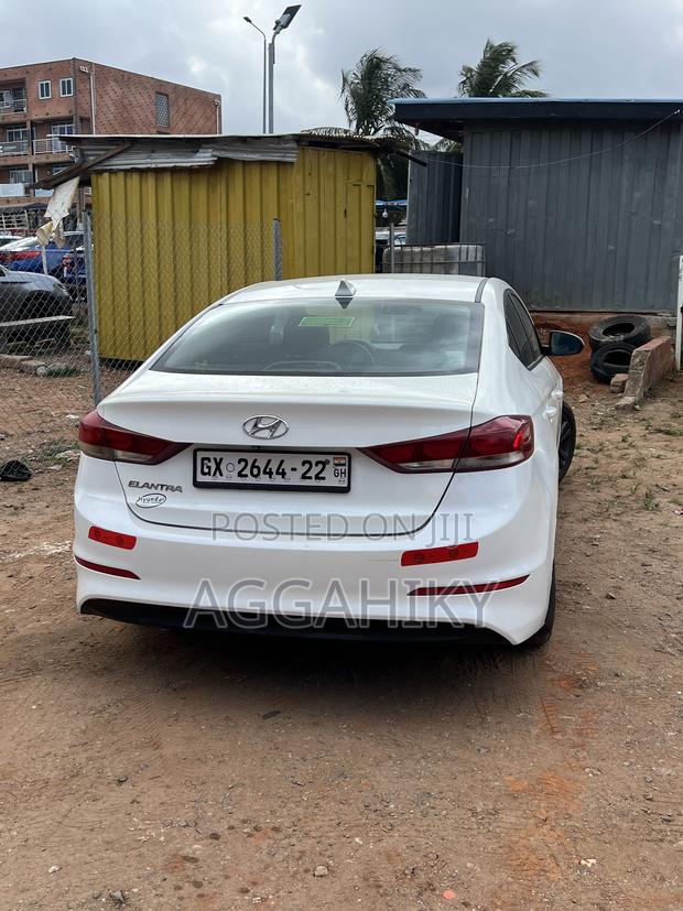 Hyundai Elantra SE Sedan FWD (2.0L 4cyl 6M) 2017 White