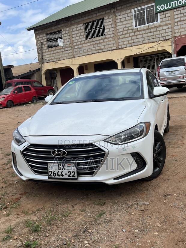 Hyundai Elantra SE Sedan FWD (2.0L 4cyl 6M) 2017 White