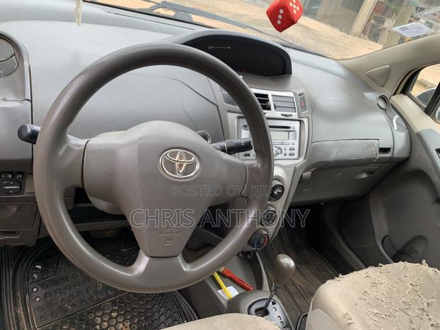 Toyota Vitz 2010