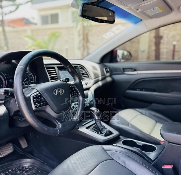 Hyundai Elantra Sport Sedan FWD (1.6L 4cyl 6M) 2017 Red