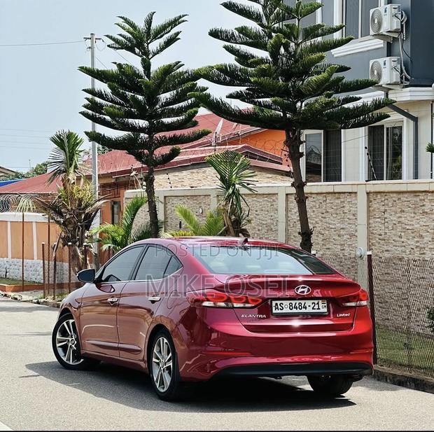 Hyundai Elantra Sport Sedan FWD (1.6L 4cyl 6M) 2017 Red