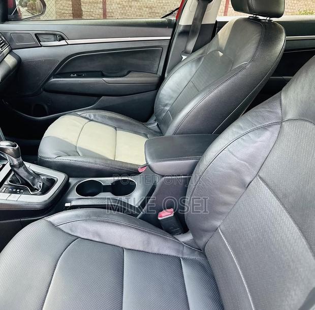 Hyundai Elantra Sport Sedan FWD (1.6L 4cyl 6M) 2017 Red