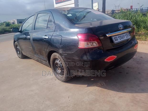 Toyota Yaris Base Sedan 4dr 2010 Black