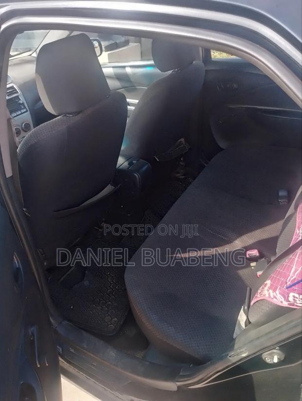Toyota Yaris Base Sedan 4dr 2010 Black
