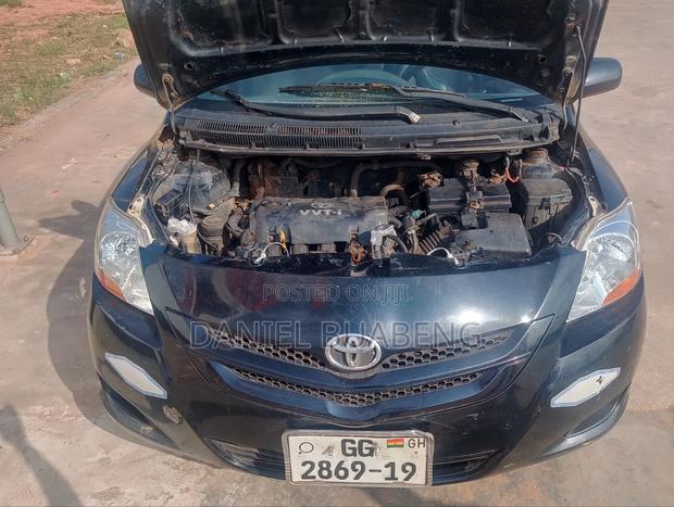 Toyota Yaris Base Sedan 4dr 2010 Black