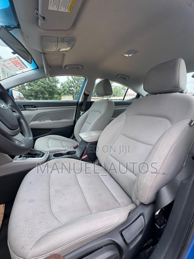 Hyundai Elantra Limited Sedan FWD (2.0L 4cyl 6A) 2017 Blue