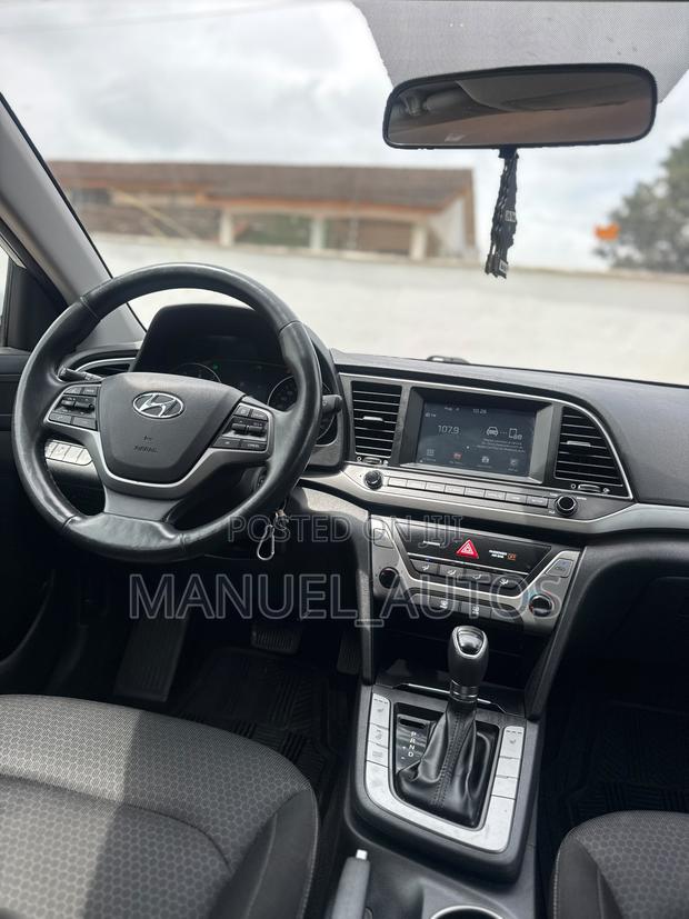 Hyundai Elantra Limited Sedan FWD (2.0L 4cyl 6A) 2017 White