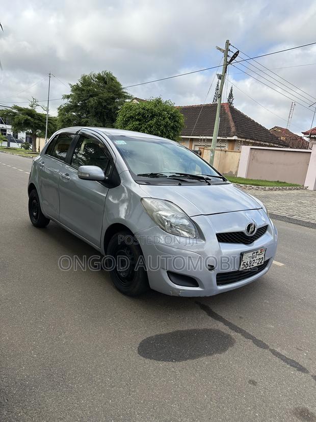 Toyota Vitz 1.0 FWD 3dr 2010 Silver