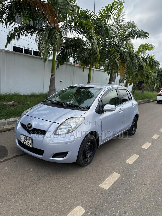 Toyota Vitz 1.0 FWD 3dr 2010 Silver