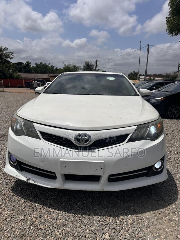 Toyota Camry SE 4dr Sedan (2.5L 4cyl 6A) 2014 White