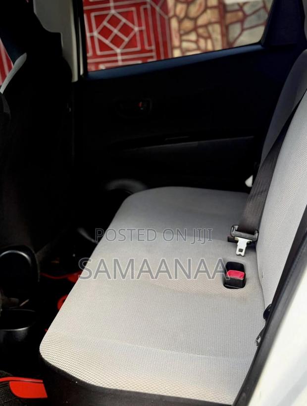 Toyota Vitz 1.0 FWD 5dr 2010 White