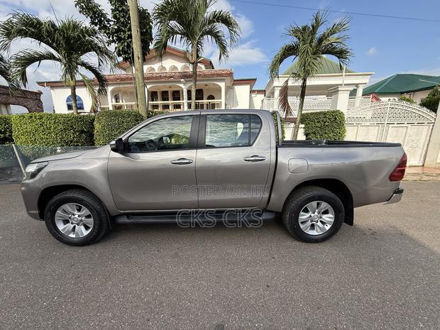 Toyota Hilux 2021 Gray
