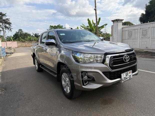 Toyota Hilux 2021 Gray