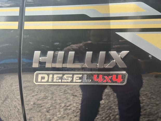 New Toyota Hilux 2025 Black