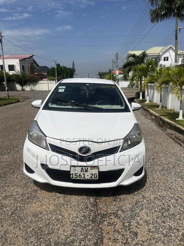 Toyota Vitz 1.3 FWD 5dr 2012 White