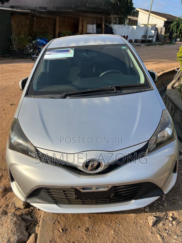 Toyota Vitz 1.0 FWD 5dr 2015 Silver