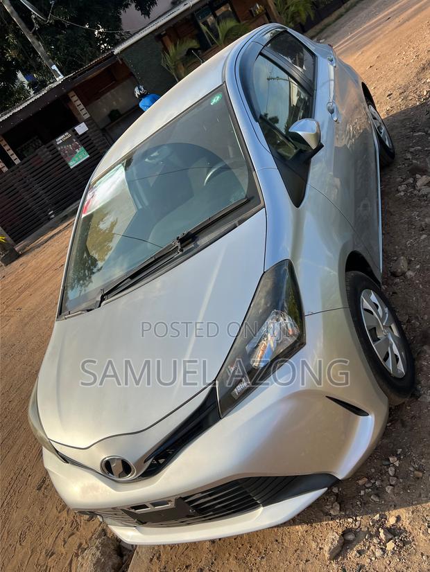Toyota Vitz 1.0 FWD 5dr 2015 Silver