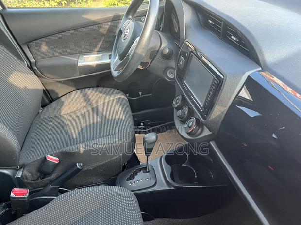 Toyota Vitz 1.0 FWD 5dr 2015 Silver