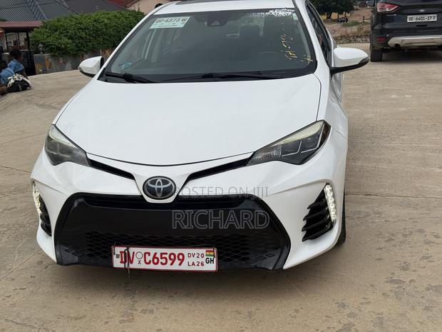 Toyota Corolla SE Special Edition 4dr Sedan (1.8L 4cyl CVT) 2017 White