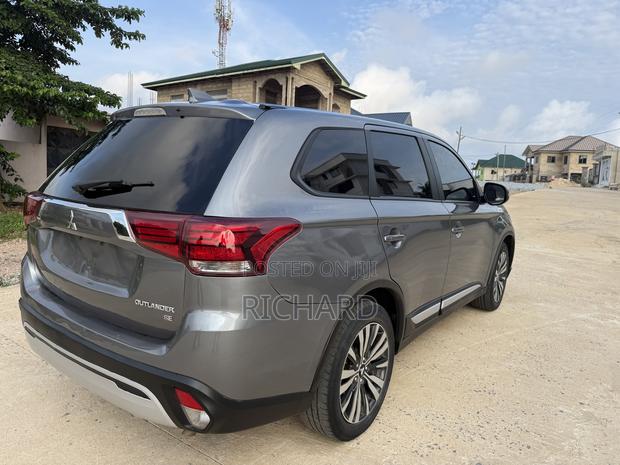 Mitsubishi Outlander SE FWD 2019 Gray