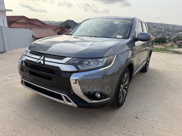 Mitsubishi Outlander SE FWD 2019 Gray