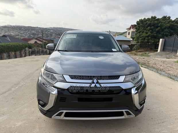Mitsubishi Outlander SE FWD 2019 Gray