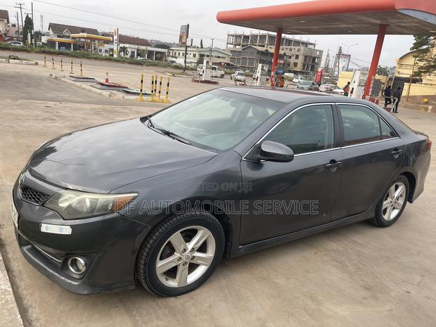 Toyota Camry LE 4dr Sedan (2.5L 4cyl 6A) 2013 Gray