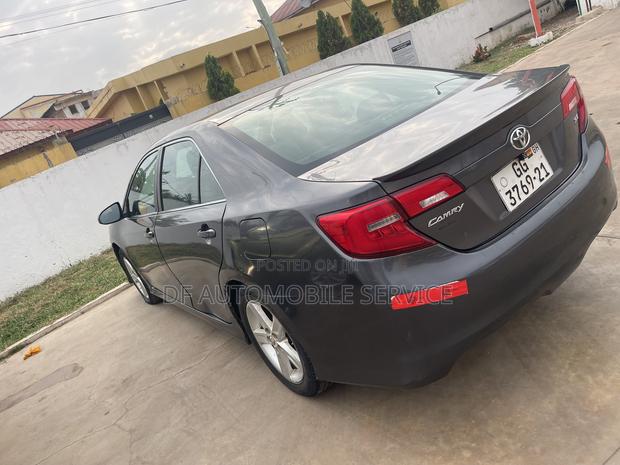 Toyota Camry LE 4dr Sedan (2.5L 4cyl 6A) 2013 Gray