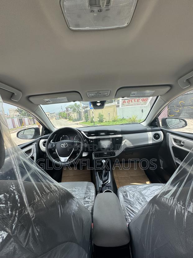 Toyota Corolla LE 4dr Sedan (1.8L 4cyl CVT) 2017 Gray