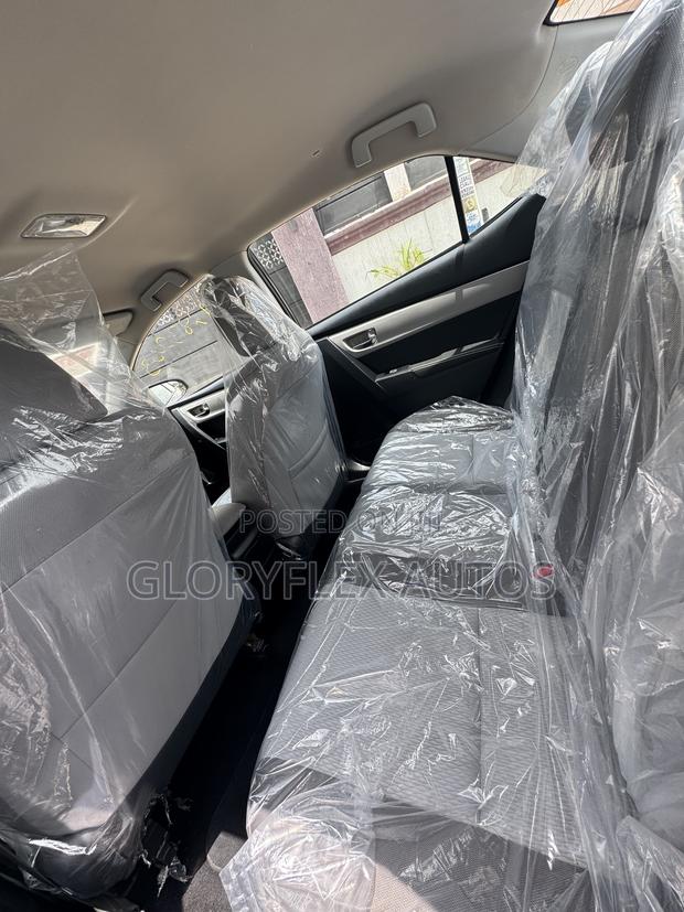 Toyota Corolla LE 4dr Sedan (1.8L 4cyl CVT) 2017 Gray