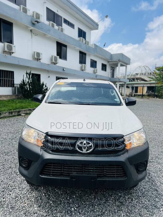 New Toyota Hilux 2025 White