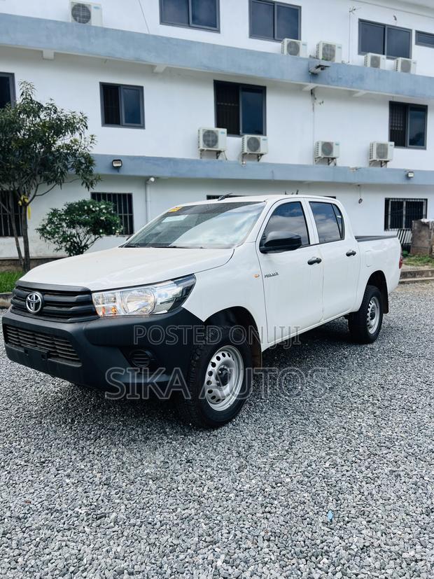 New Toyota Hilux 2025 White
