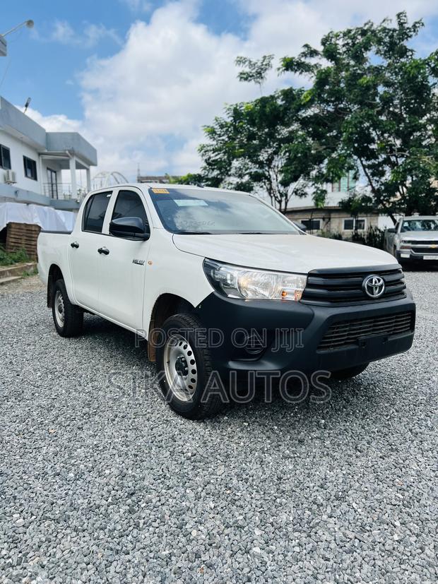 New Toyota Hilux 2025 White