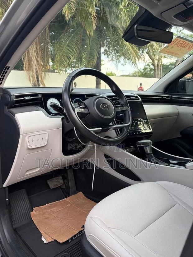 Hyundai Tucson 2024 Gold