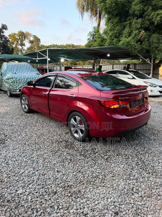 Hyundai Elantra Limited 4dr Sedan (1.8L 4cyl 6A) 2015 Red