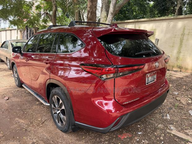 Toyota Highlander XLE 2022 Black