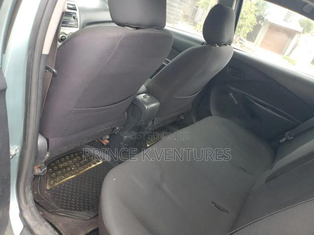 Toyota Yaris Base Sedan 4dr 2010 Green
