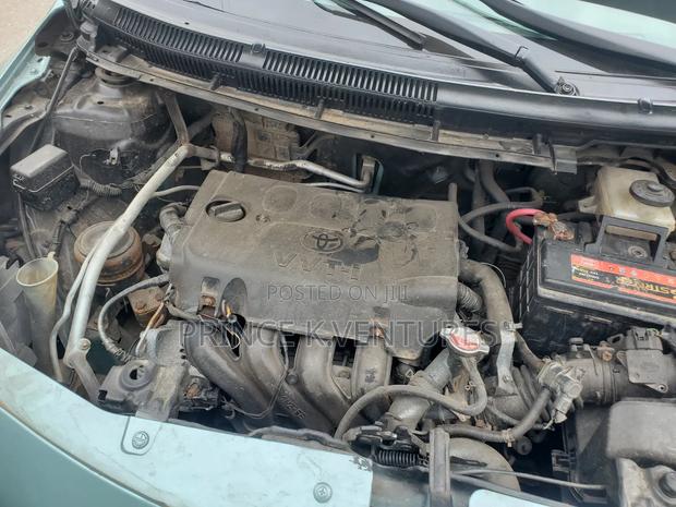 Toyota Yaris Base Sedan 4dr 2010 Green