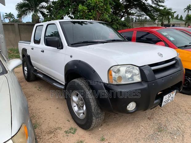 Nissan Hardbody 2008 White