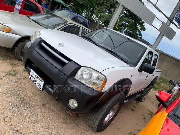 Nissan Hardbody 2008 White