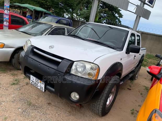 Nissan Hardbody 2008 White