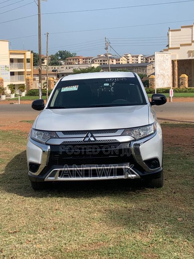 Mitsubishi Outlander 2019 White