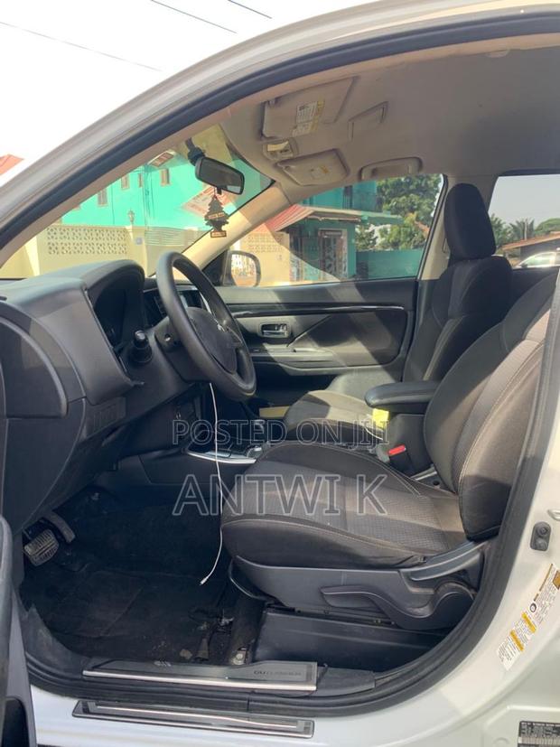 Mitsubishi Outlander 2019 White