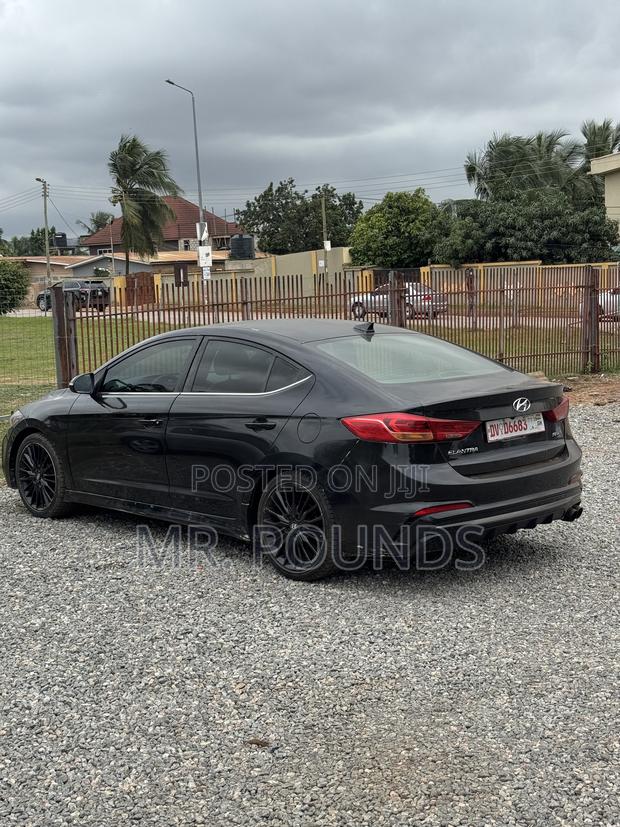 Hyundai Elantra 2017 Black
