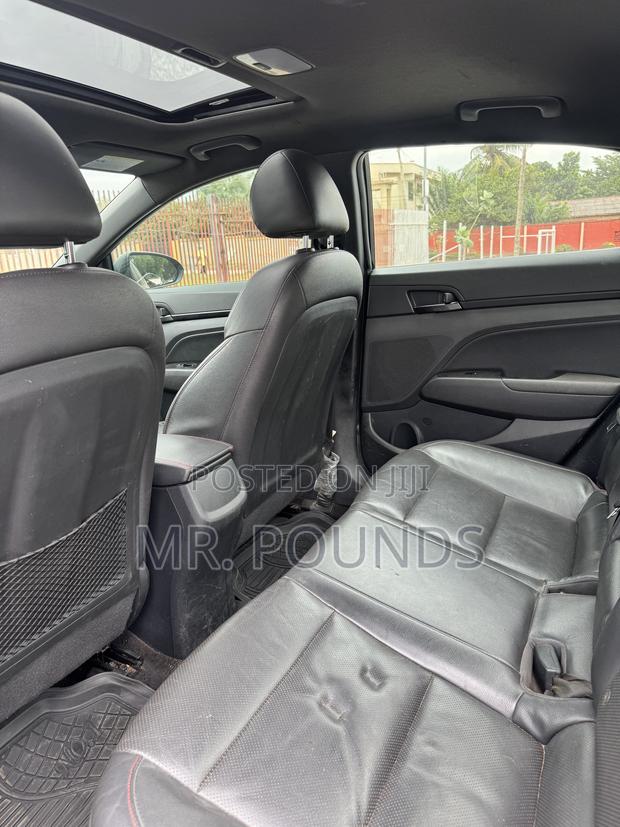 Hyundai Elantra 2017 Black