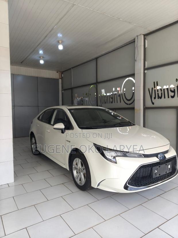 Toyota Corolla Hybrid LE 2023 White